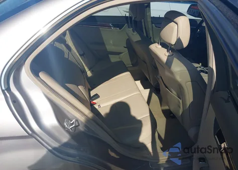 2009 Mercedes-Benz C 300 Luxury/Sport z USA, uszkodzony, nr VIN WDDGF54X09F227402